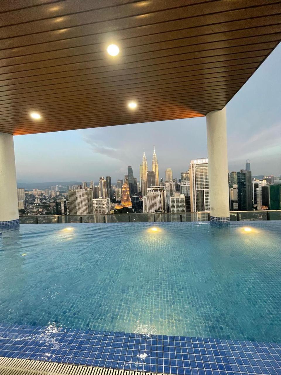 At Colony And Luxe Infinitum Klcc *